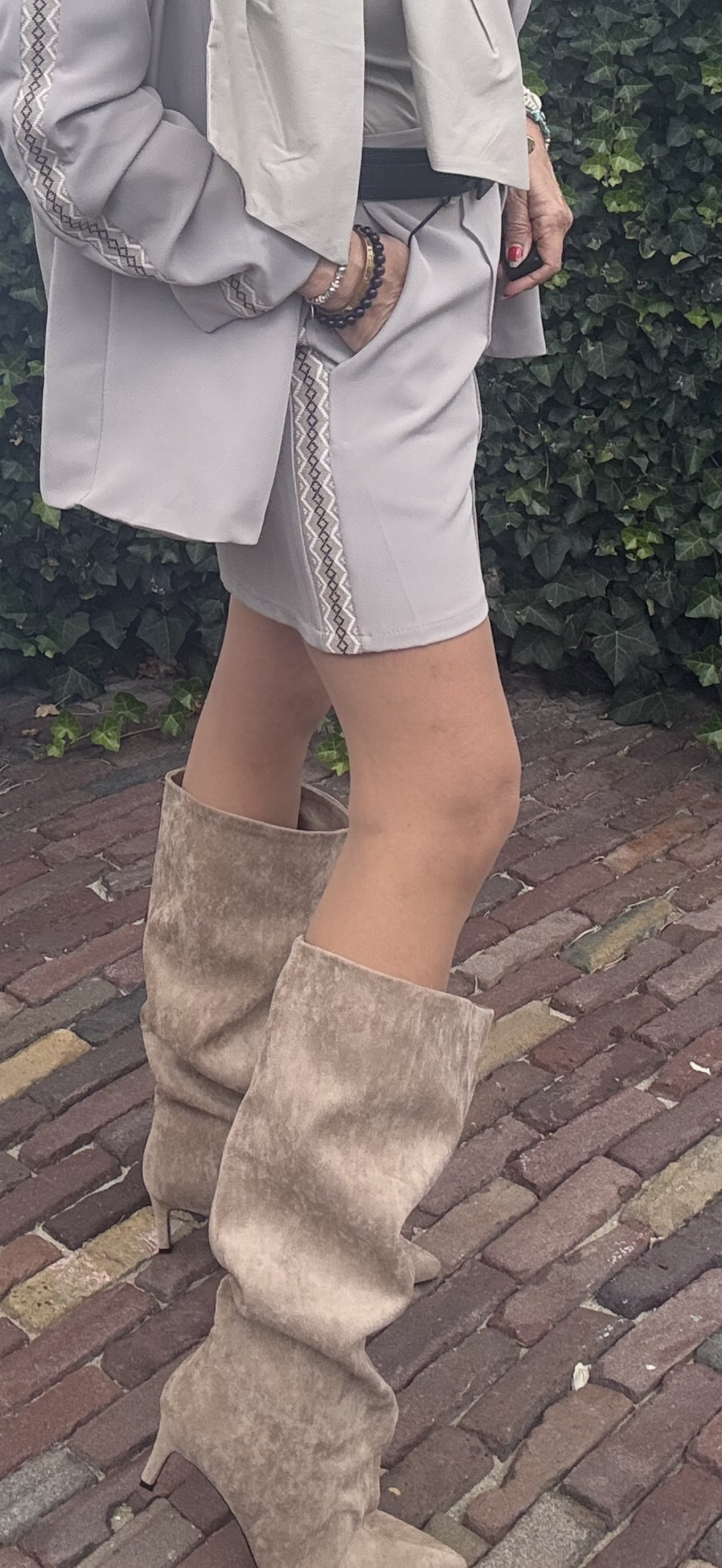 Laarzen Beige Suedine kozak model